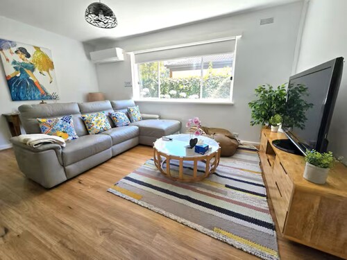 Luxurious 2br: Near Showgrounds & Racecourse!