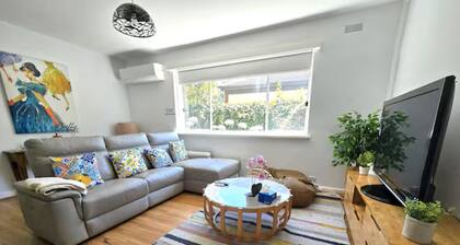 Luxurious 2br: Near Showgrounds & Racecourse!