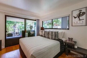 2 bedrooms, in-room safe, desk, blackout curtains