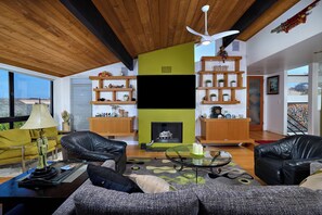 Smart TV, fireplace, Netflix, Hulu