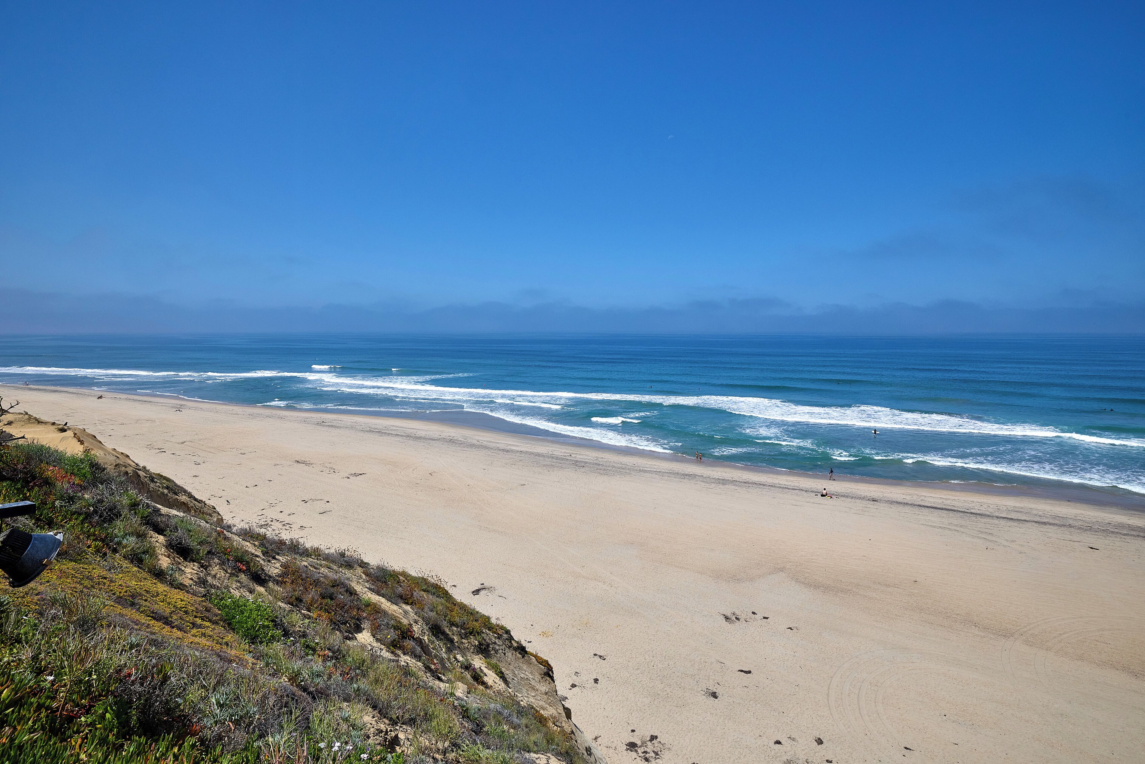 在海滩、沙滩椅、沙滩  毛巾