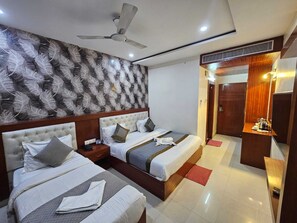 Desk, laptop workspace, blackout curtains, soundproofing - Hotel Midcity (Varanasi)