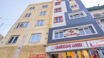 Vista frontal de la propiedad