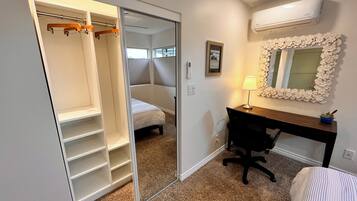 1 quarto, escrivaninha, ferros/tábuas de passar roupa, Wi-Fi de cortesia