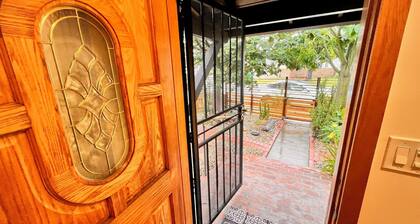 Adorable 1 bedroom house 8 min from La Jolla!