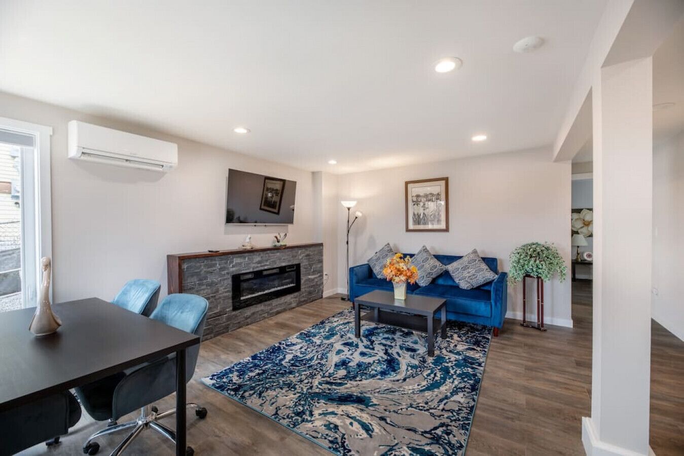 1116 Lower · 2b1b Lower Unit in Capitol Hill/Central Location