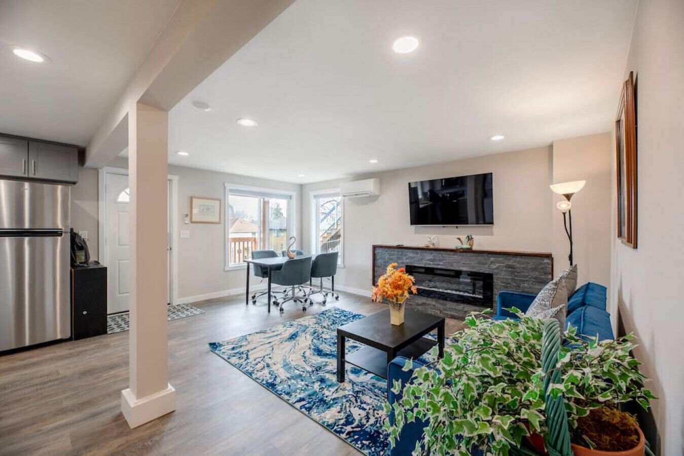 1116 Lower · 2b1b Lower Unit in Capitol Hill/Central Location