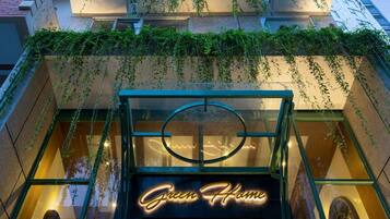 Mặt tiền nơi lưu trú