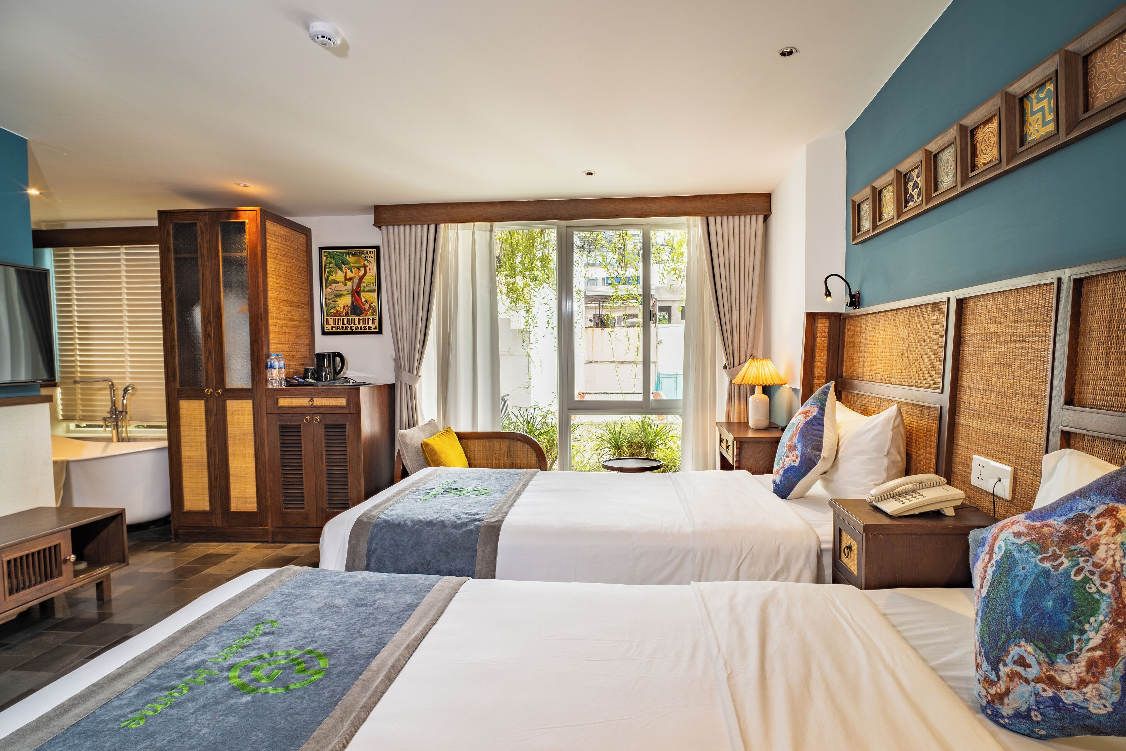 Premier Twin Room | Street view