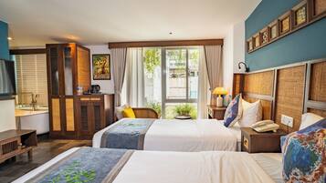 Premier Twin Room | Street view