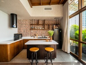 Suite Executive | Cucina privata | Bollitore elettrico, carta assorbente