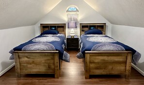 4 bedrooms, iron/ironing board, WiFi, bed sheets
