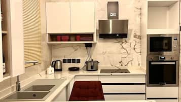 Fridge, microwave, oven, coffee/tea maker