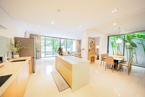 Fridge, microwave, oven, stovetop - Family-Friendly3BRVilla•BRGGolfView•PrivatePool•NearSea•FreePickup(5 Nights+) (Da Nang City)