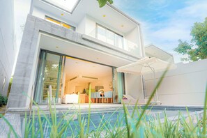 Terrace/patio - Family-Friendly3BRVilla•BRGGolfView•PrivatePool•NearSea•FreePickup(5 Nights+) (Da Nang City)