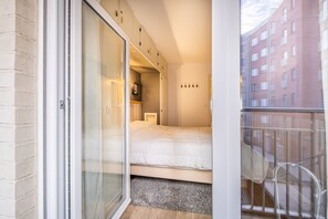 2 bedrooms, iron/ironing board, free WiFi, bed sheets - Apartment in Ostend with Stunning Sea View (Koksijde)