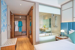 Phòng 3 Premier | Phòng tắm | Đồ dùng nhà tắm miễn phí, máy sấy tóc, áo choàng tắm