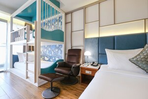 Minibar, sistema de insonorización, wifi gratis y ropa de cama 