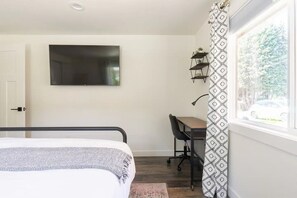 2 bedrooms, desk, iron/ironing board, travel crib