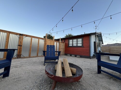 Blue Ox Bungalow- Explore & Unwind!
