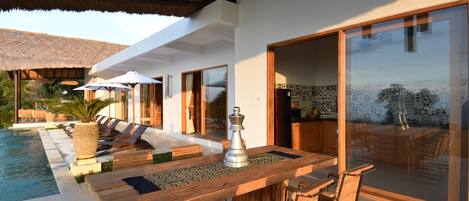 屋外ダイニングエリア