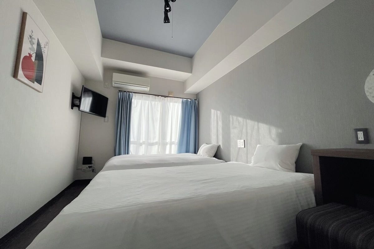 Chambre Confort avec lits jumeaux | 1 chambre, bureau, Wi-Fi gratuit, draps fournis