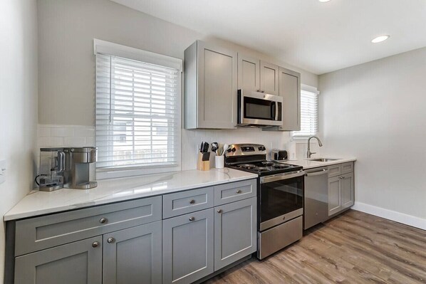 Fridge, microwave, oven, stovetop - Webster Ave · Close to entertainment, shopping and restaurants (Hamilton)