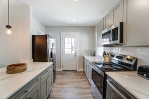 ثلاجة، �ميكروويف، فرن، موقد طهي مسطح