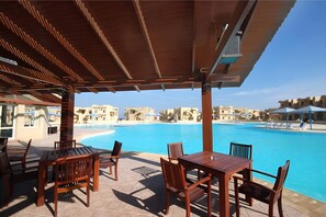 Outdoor dining - Regina Resort elsokhna (Ataqah)