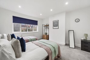 4 bedrooms, free WiFi, bed sheets - BIG House Free Parking Walking Distance to Kensal Rise Station (London)