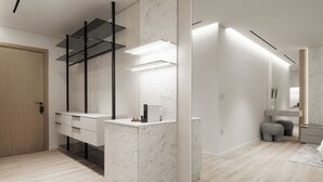 A modern, minimalist bathroom with a marble vanity, a glass shelving unit, and a large mirror. - Nur Aparthotel Athens (Athens)