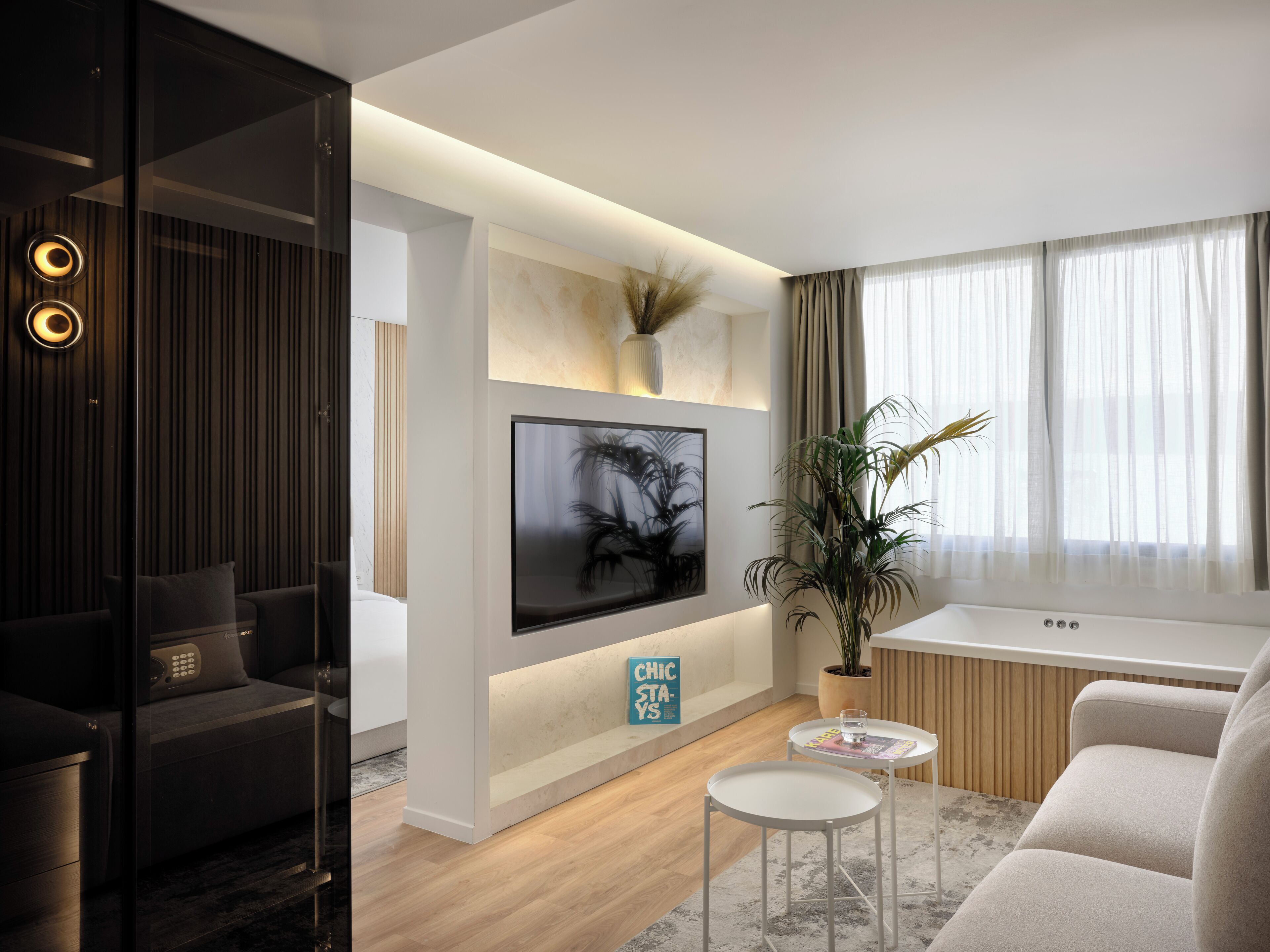 Nur Signature Suite with Hot Tub | Eigener Whirlpool