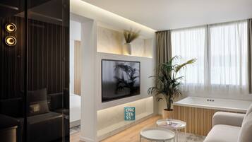 Nur Signature Suite with Hot Tub | Private spa tub