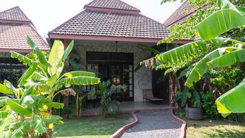 Superior Bungalow, Kitchen | Terrace/patio