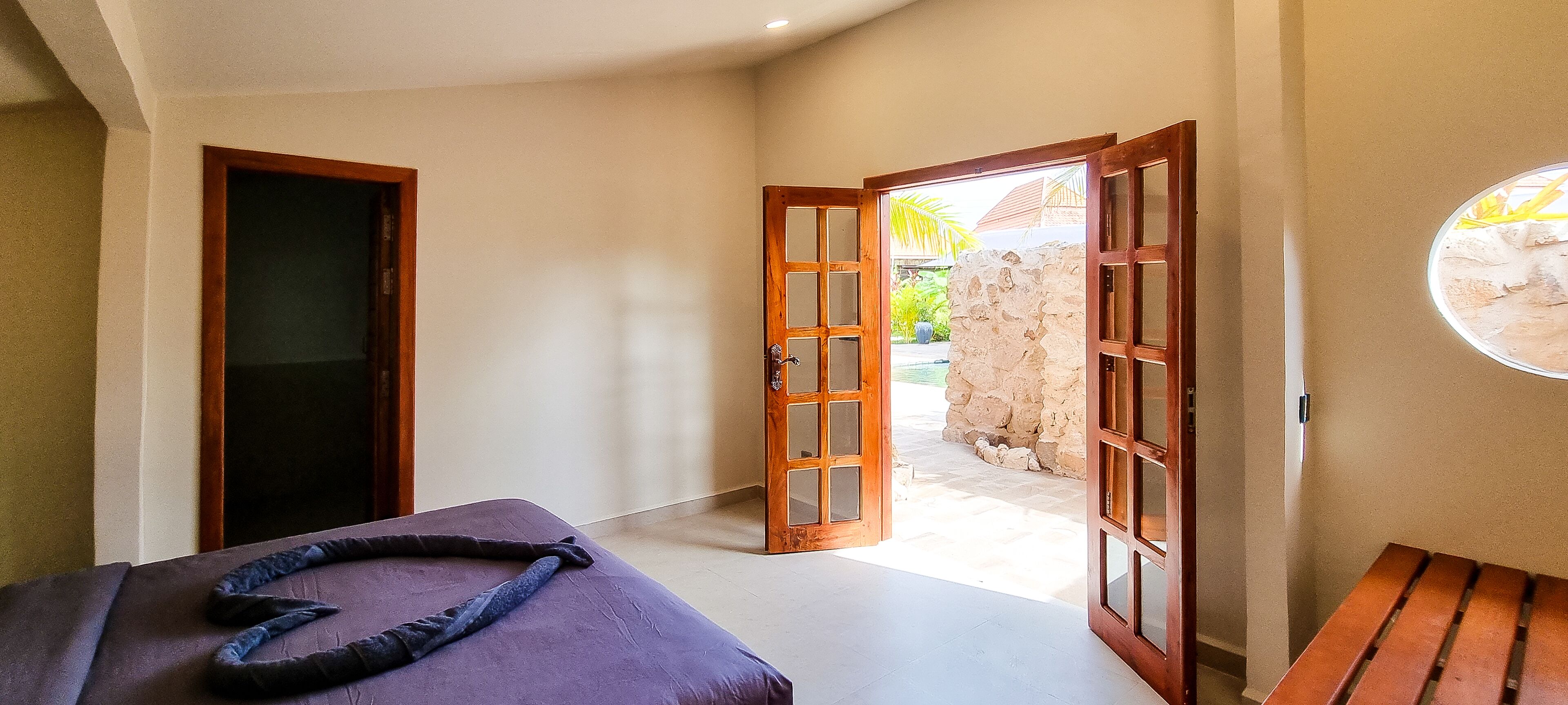 Free WiFi, bed sheets