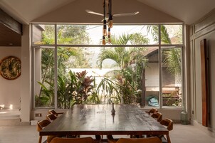 Luxury Villa | Odada yemek servisi