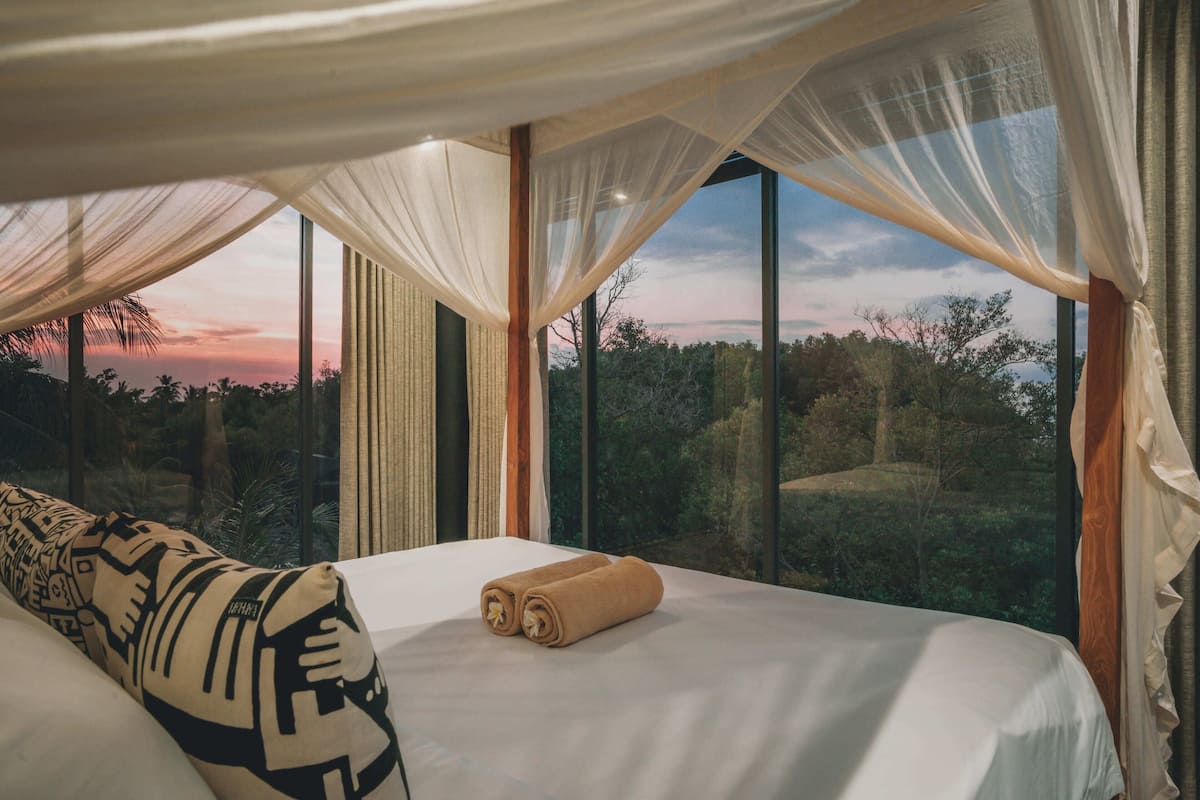 Superior Double Room, Ocean View | Bed sheets, wheelchair access