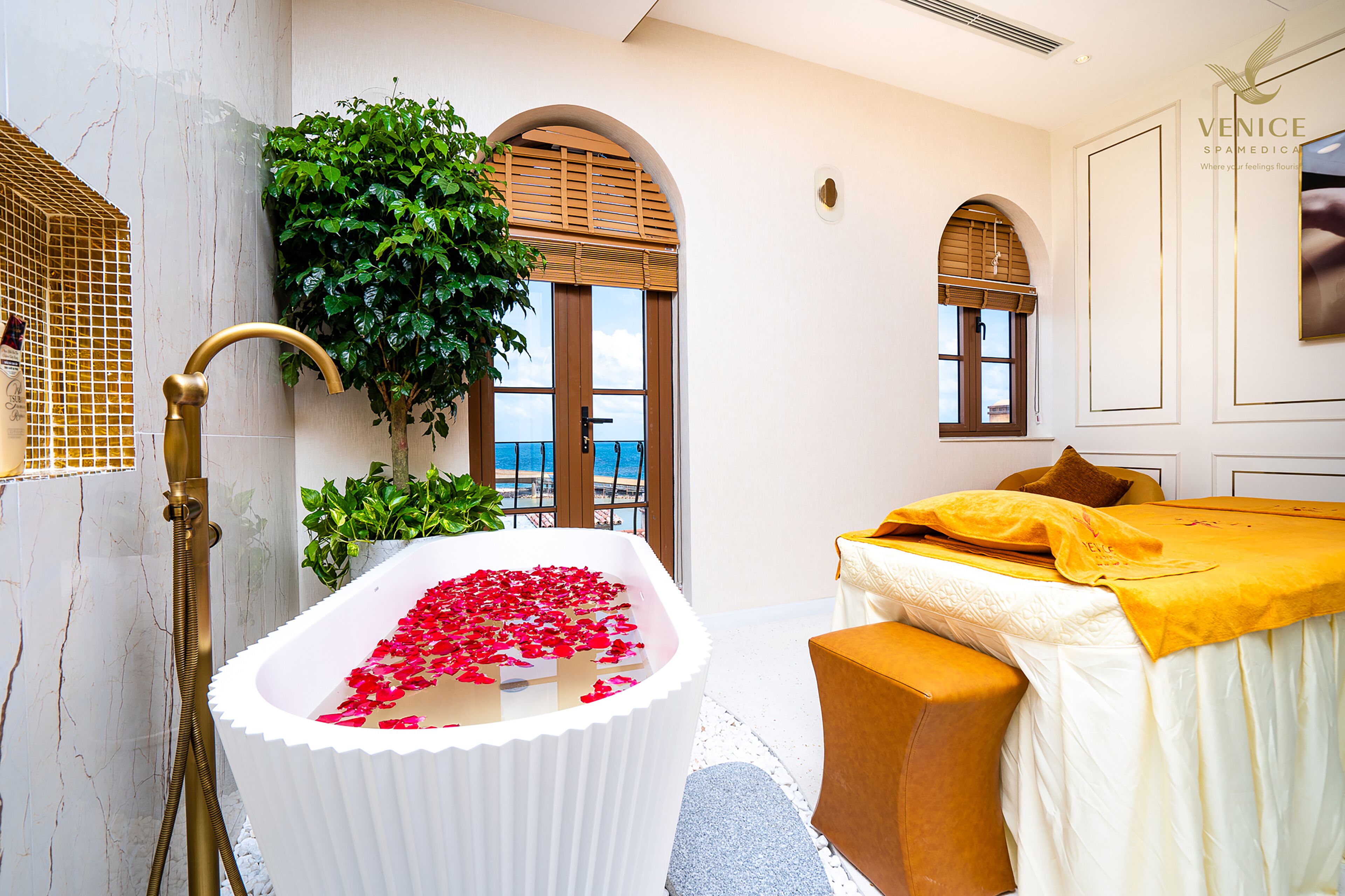 防敏寢具、迷你吧、房內夾萬、書桌