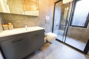 مجففات شعر، مناشف، ورق حمّام