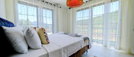 4 chambres, fer et planche à repasser, Wi-Fi, draps fournis