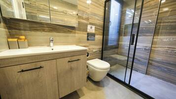 Hiustenkuivaaja, pyyhkeet, vessapaperi