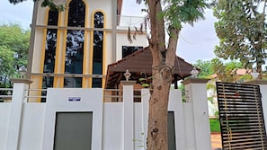 Exterior - Queens Paradise Estate (Vanur)