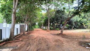 Free self parking - Queens Paradise Estate (Vanur)