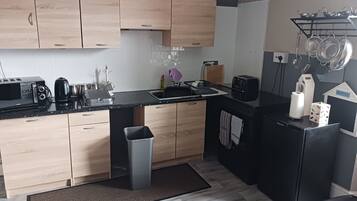 Apartment, 2 Queen Beds | Private kitchen | Fridge, microwave, oven, stovetop