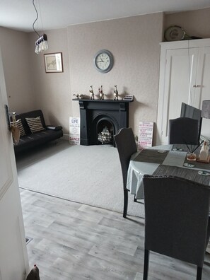 Interior - Charming Seafront 2-bed Apartment in Llandudno (Llandudno)