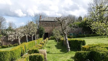 Cottage | Property grounds