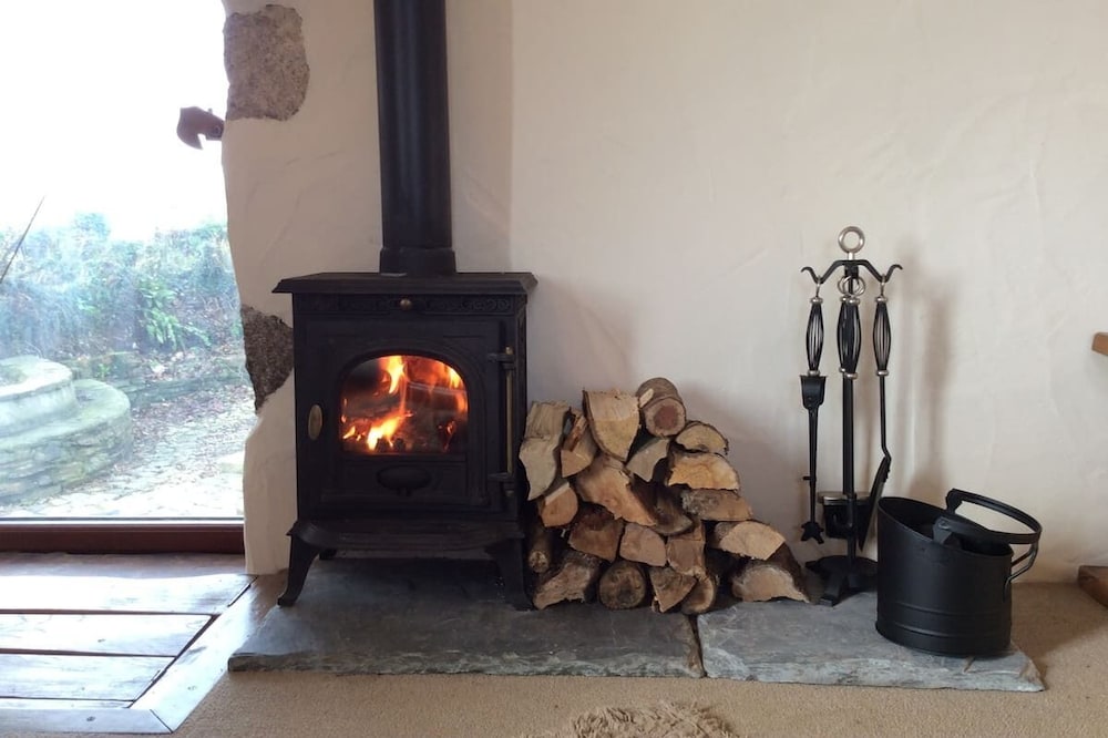 Nuthatch - Traditional Cornish Stone Cottage