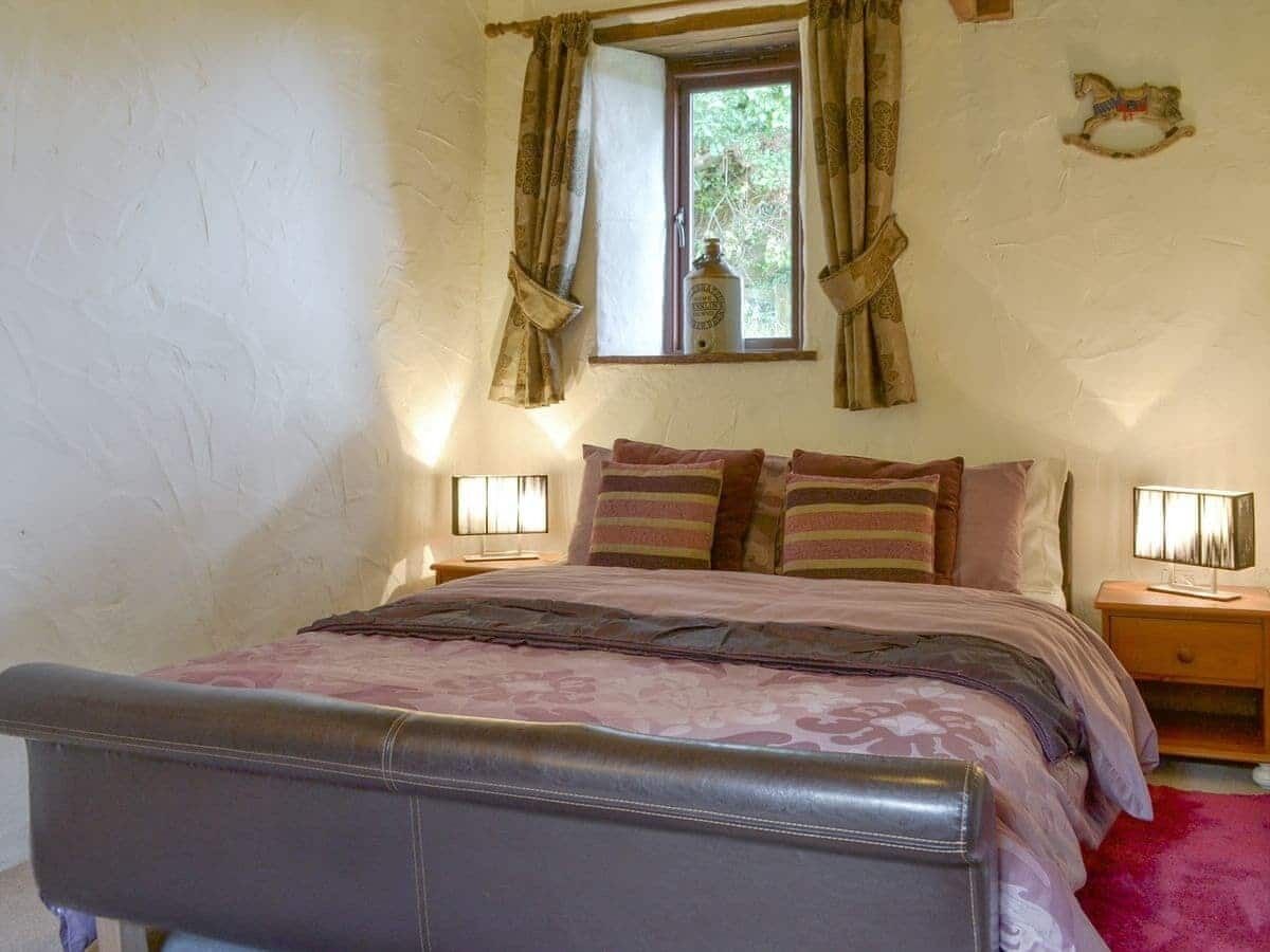 Nuthatch - Traditional Cornish Stone Cottage