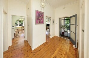 Interior - Captain’s Manor- perfect location! Close to everything around Corowa Rutherglen. (Corowa)