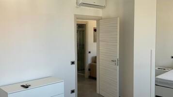 2 chambres, lit parapluie, draps fournis